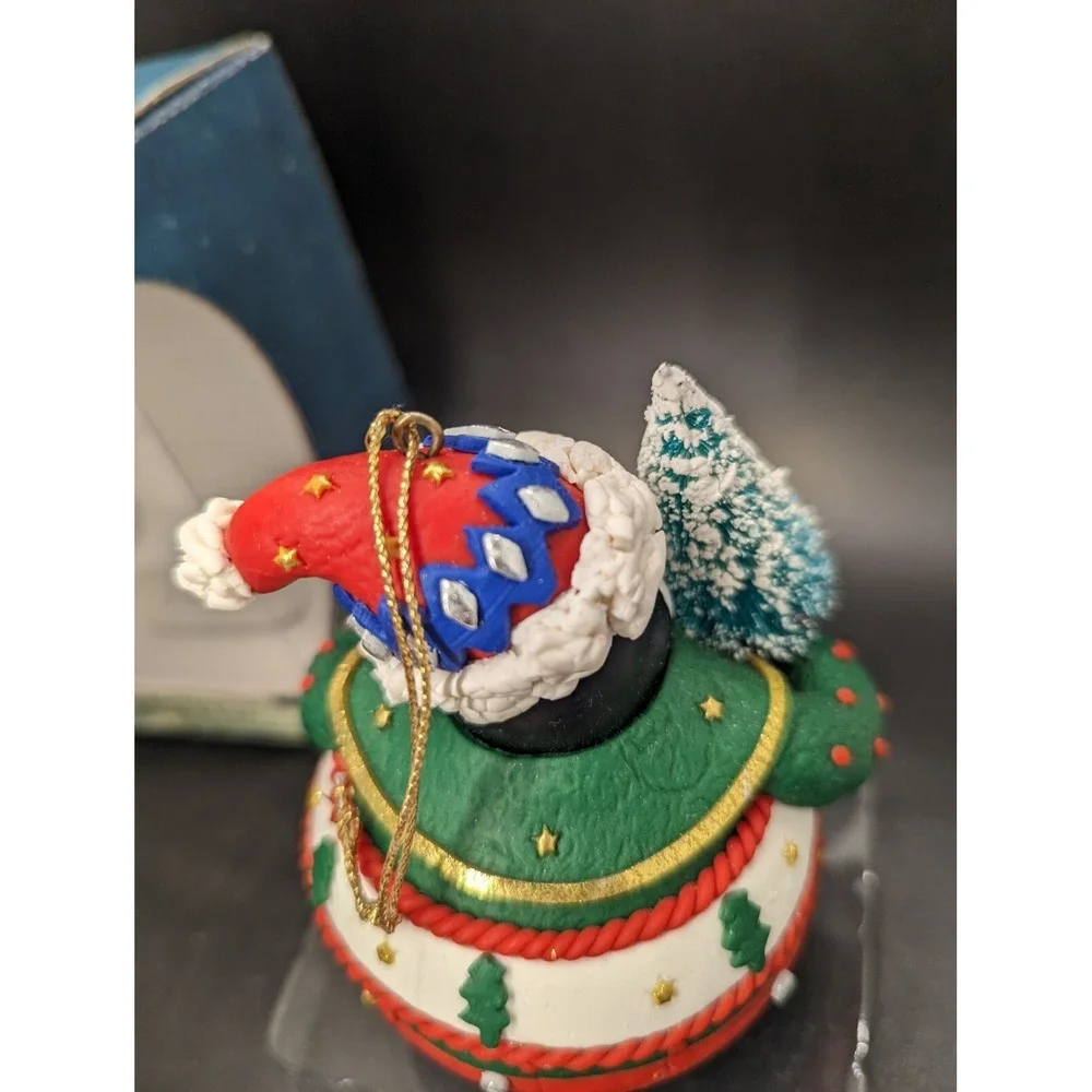 Christmas‎ Traditions Collectible Holiday Ornaments Round Penguin In Box